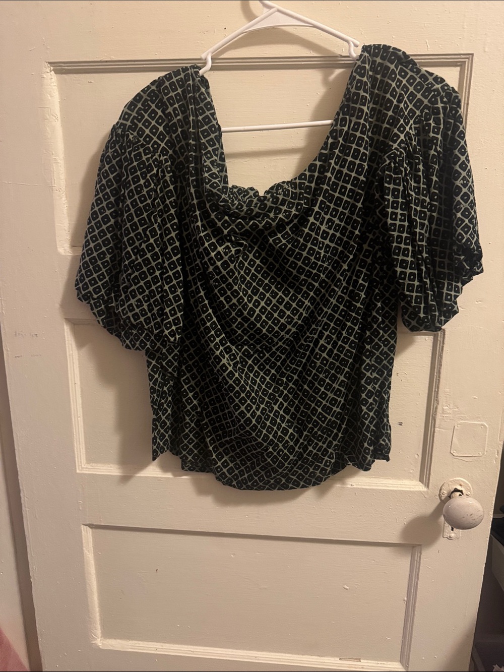 Manaola Black Geometric Puff-Sleeve Blouse